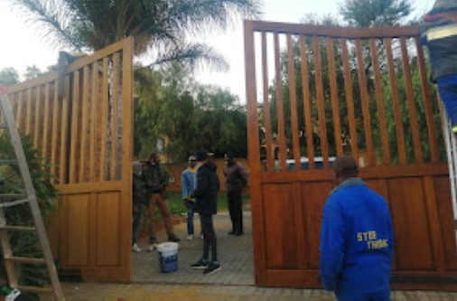wooden gate sand seal